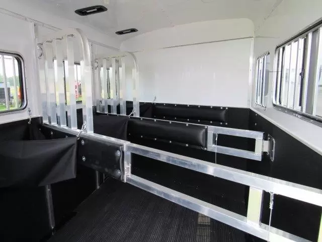 Homesteader Stallion 3 Horse Pull Trailer – Slant Load 10 Homesteader Stallion 3 Horse Pull Trailer – Slant Load - Image 10