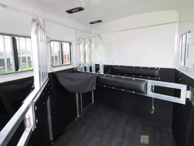 Homesteader Stallion 3 Horse Pull Trailer – Slant Load 12 Homesteader Stallion 3 Horse Pull Trailer – Slant Load - Image 12