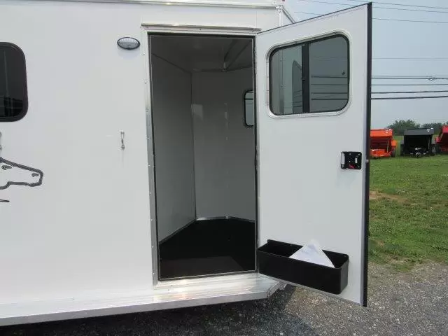 Homesteader Stallion 3 Horse Pull Trailer – Slant Load 8 Homesteader Stallion 3 Horse Pull Trailer – Slant Load - Image 8