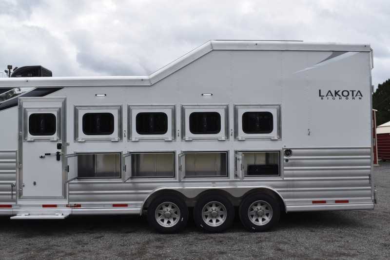 2021 Lakota BigHorn 5 Horse Trailer With Bunkbeds 11 2021 Lakota BigHorn 5 Horse Trailer With Bunkbeds - Image 11