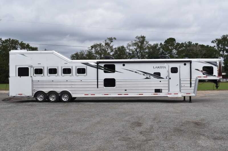 2021 Lakota BigHorn 5 Horse Trailer With Bunkbeds 52 2021 Lakota BigHorn 5 Horse Trailer With Bunkbeds - Image 52