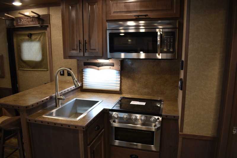 2021 Lakota BigHorn 5 Horse Trailer With Bunkbeds 19 2021 Lakota BigHorn 5 Horse Trailer With Bunkbeds - Image 19