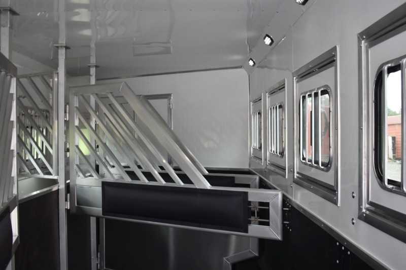 2021 Lakota BigHorn 5 Horse Trailer With Bunkbeds 39 2021 Lakota BigHorn 5 Horse Trailer With Bunkbeds - Image 39