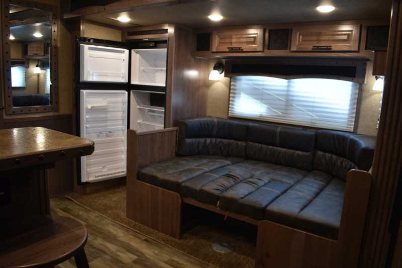 2021 Lakota BigHorn 5 Horse Trailer With Bunkbeds 18 2021 Lakota BigHorn 5 Horse Trailer With Bunkbeds - Image 18