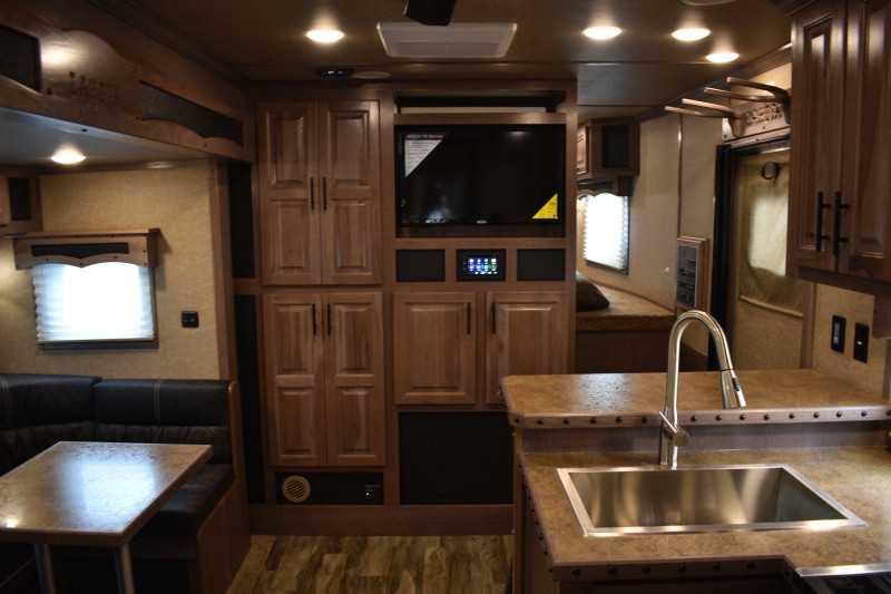 2021 Lakota BigHorn 5 Horse Trailer With Bunkbeds 16 2021 Lakota BigHorn 5 Horse Trailer With Bunkbeds - Image 16