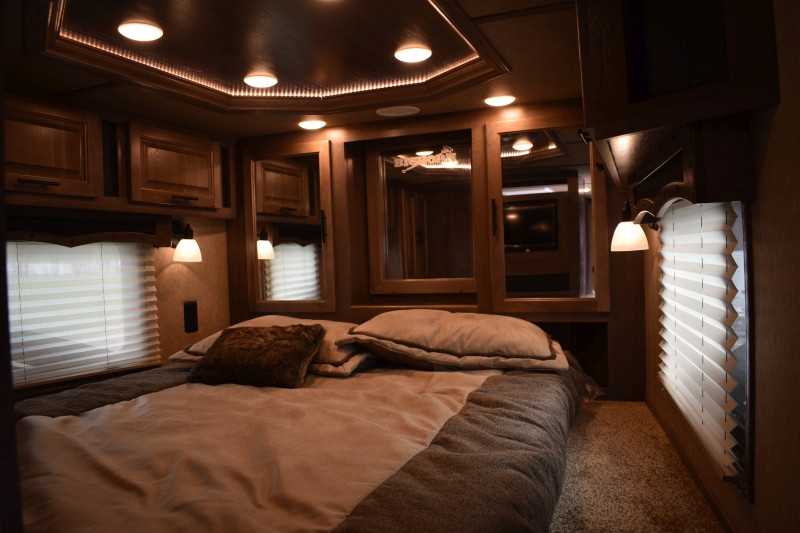 2021 Lakota BigHorn 5 Horse Trailer With Bunkbeds 15 2021 Lakota BigHorn 5 Horse Trailer With Bunkbeds - Image 15