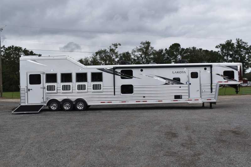 2021 Lakota BigHorn 5 Horse Trailer With Bunkbeds 2 2021 Lakota BigHorn 5 Horse Trailer With Bunkbeds - Image 2
