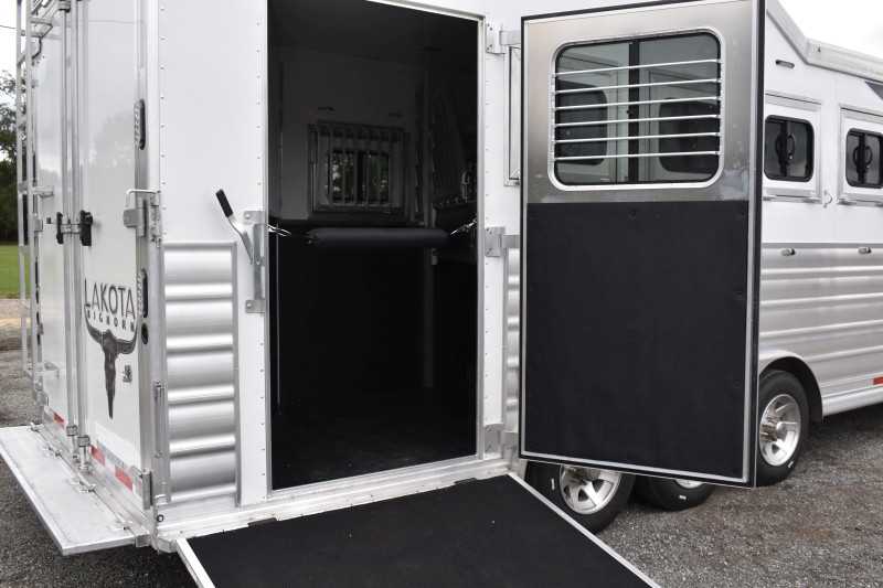 2021 Lakota BigHorn 5 Horse Trailer With Bunkbeds 37 2021 Lakota BigHorn 5 Horse Trailer With Bunkbeds - Image 37
