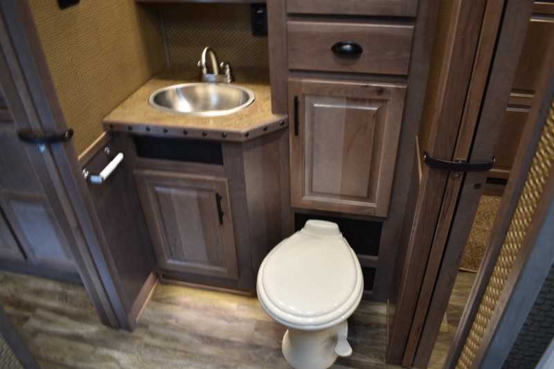 2021 Lakota BigHorn 5 Horse Trailer With Bunkbeds 24 2021 Lakota BigHorn 5 Horse Trailer With Bunkbeds - Image 24