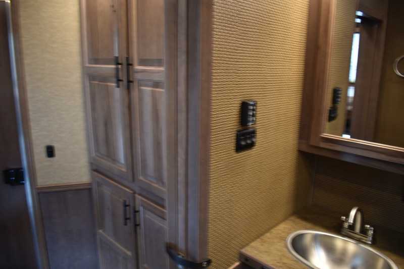 2021 Lakota BigHorn 5 Horse Trailer With Bunkbeds 28 2021 Lakota BigHorn 5 Horse Trailer With Bunkbeds - Image 28