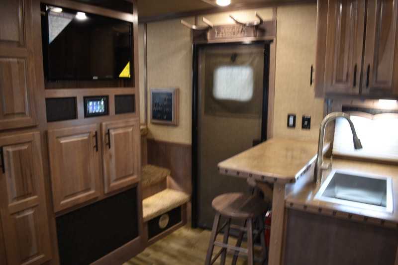 2021 Lakota BigHorn 5 Horse Trailer With Bunkbeds 21 2021 Lakota BigHorn 5 Horse Trailer With Bunkbeds - Image 21