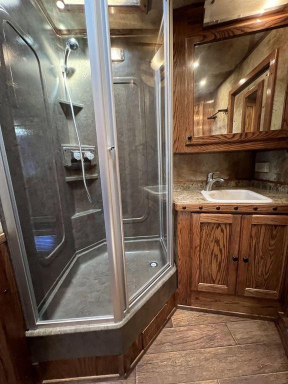 2009 Platinum Coach 3 H 16’ LQ with Outlaw Conversion 40 2009 Platinum Coach 3 H 16’ LQ with Outlaw Conversion - Image 40