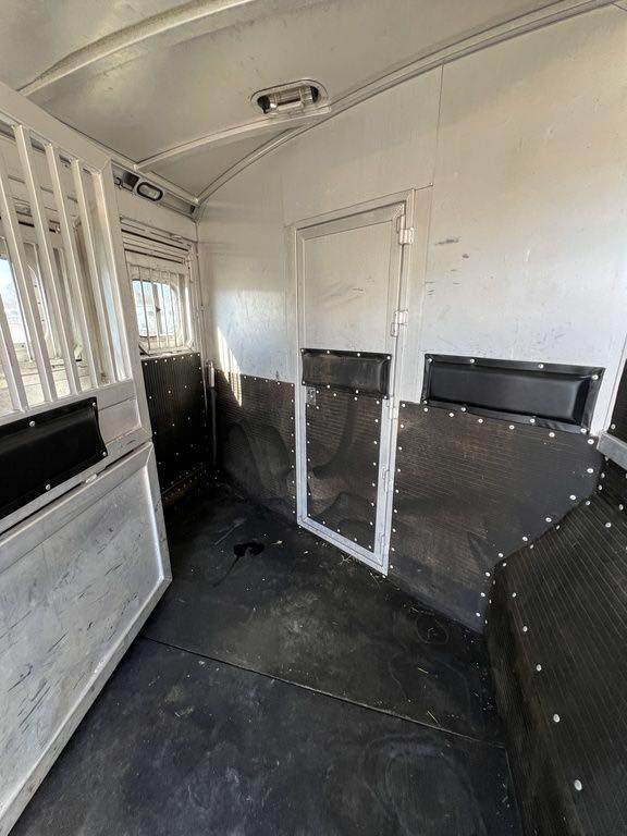 2009 Platinum Coach 3 H 16’ LQ with Outlaw Conversion 19 2009 Platinum Coach 3 H 16’ LQ with Outlaw Conversion - Image 19