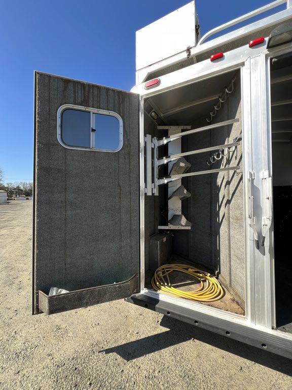 2009 Platinum Coach 3 H 16’ LQ with Outlaw Conversion 14 2009 Platinum Coach 3 H 16’ LQ with Outlaw Conversion - Image 14
