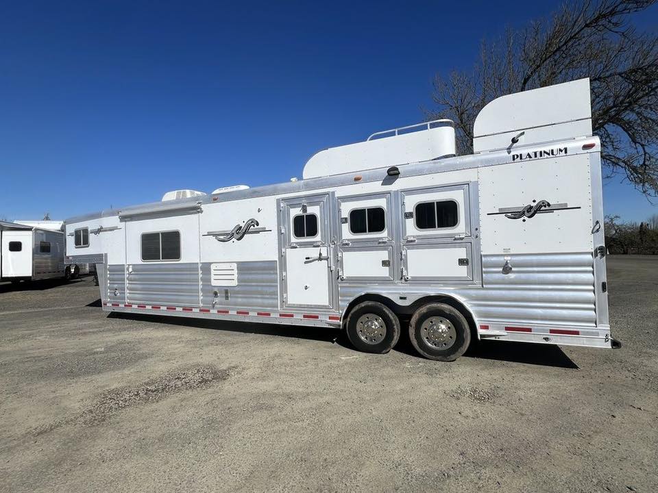 2009 Platinum Coach 3 H 16’ LQ with Outlaw Conversion 6 2009 Platinum Coach 3 H 16’ LQ with Outlaw Conversion - Image 6