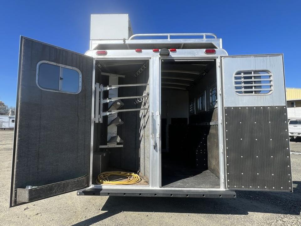 2009 Platinum Coach 3 H 16’ LQ with Outlaw Conversion 13 2009 Platinum Coach 3 H 16’ LQ with Outlaw Conversion - Image 13