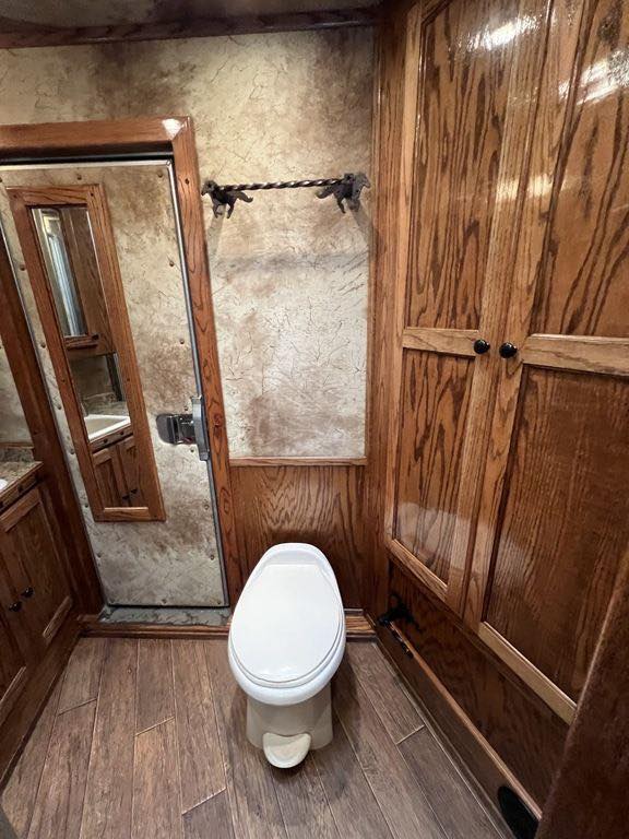 2009 Platinum Coach 3 H 16’ LQ with Outlaw Conversion 38 2009 Platinum Coach 3 H 16’ LQ with Outlaw Conversion - Image 38