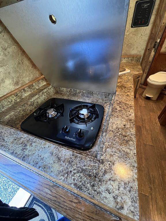 2009 Platinum Coach 3 H 16’ LQ with Outlaw Conversion 36 2009 Platinum Coach 3 H 16’ LQ with Outlaw Conversion - Image 36