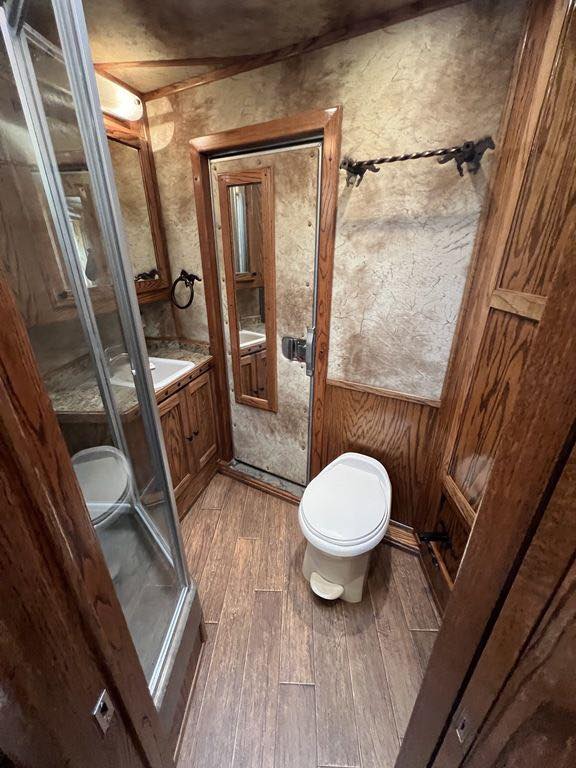 2009 Platinum Coach 3 H 16’ LQ with Outlaw Conversion 37 2009 Platinum Coach 3 H 16’ LQ with Outlaw Conversion - Image 37