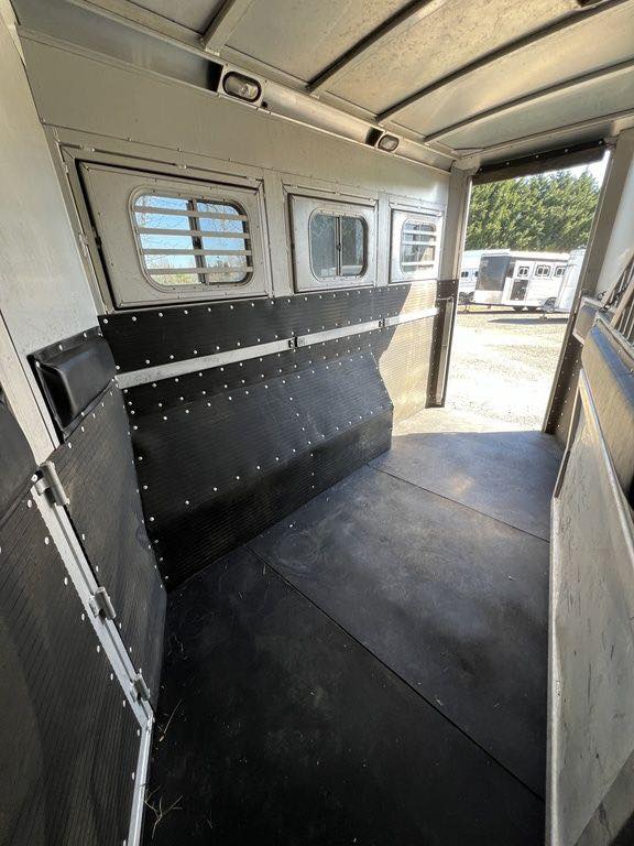 2009 Platinum Coach 3 H 16’ LQ with Outlaw Conversion 21 2009 Platinum Coach 3 H 16’ LQ with Outlaw Conversion - Image 21