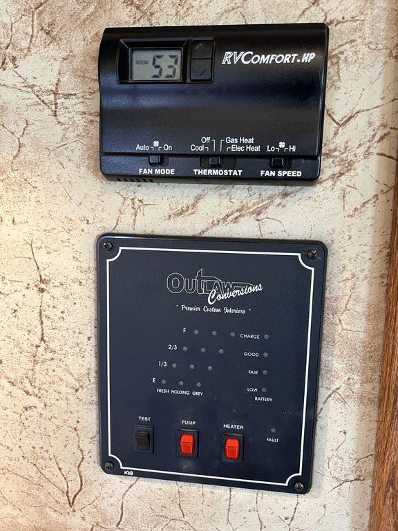 2009 Platinum Coach 3 H 16’ LQ with Outlaw Conversion 44 2009 Platinum Coach 3 H 16’ LQ with Outlaw Conversion - Image 44