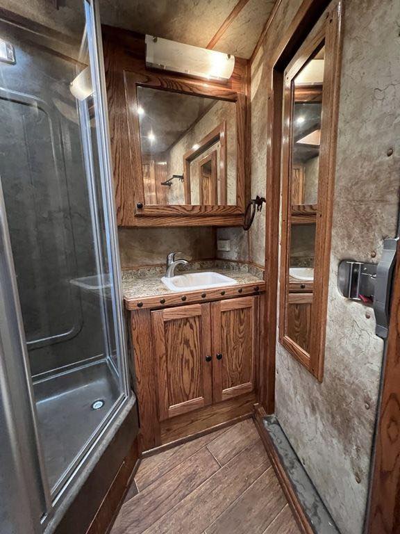 2009 Platinum Coach 3 H 16’ LQ with Outlaw Conversion 39 2009 Platinum Coach 3 H 16’ LQ with Outlaw Conversion - Image 39