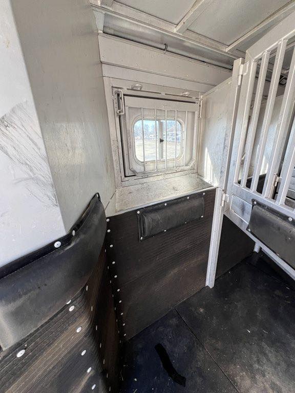 2009 Platinum Coach 3 H 16’ LQ with Outlaw Conversion 16 2009 Platinum Coach 3 H 16’ LQ with Outlaw Conversion - Image 16