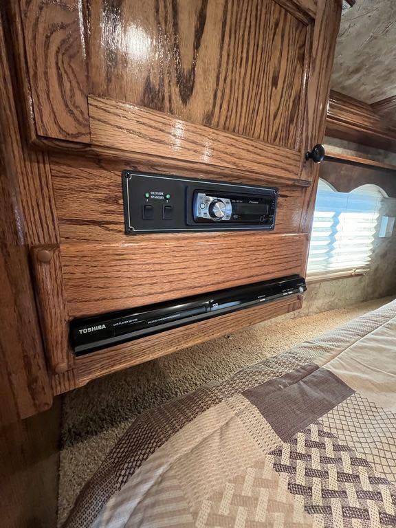 2009 Platinum Coach 3 H 16’ LQ with Outlaw Conversion 29 2009 Platinum Coach 3 H 16’ LQ with Outlaw Conversion - Image 29