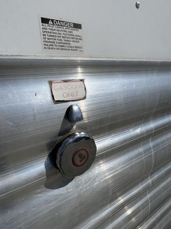 2009 Platinum Coach 3 H 16’ LQ with Outlaw Conversion 9 2009 Platinum Coach 3 H 16’ LQ with Outlaw Conversion - Image 9