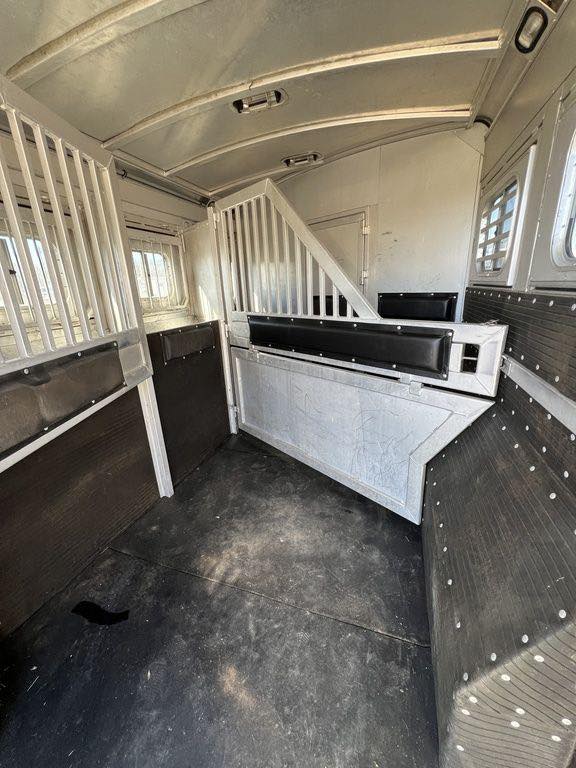 2009 Platinum Coach 3 H 16’ LQ with Outlaw Conversion 17 2009 Platinum Coach 3 H 16’ LQ with Outlaw Conversion - Image 17