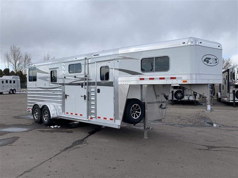 2024 4 Star 2+1 Warmblood 1 A new, white 2024 4 Star 2+1 Warmblood horse trailer with an all-aluminum construction. The gooseneck trailer is shown in a clean, outdoor setting and features multiple windows, a side ramp, and a rear ramp for easy horse loading.