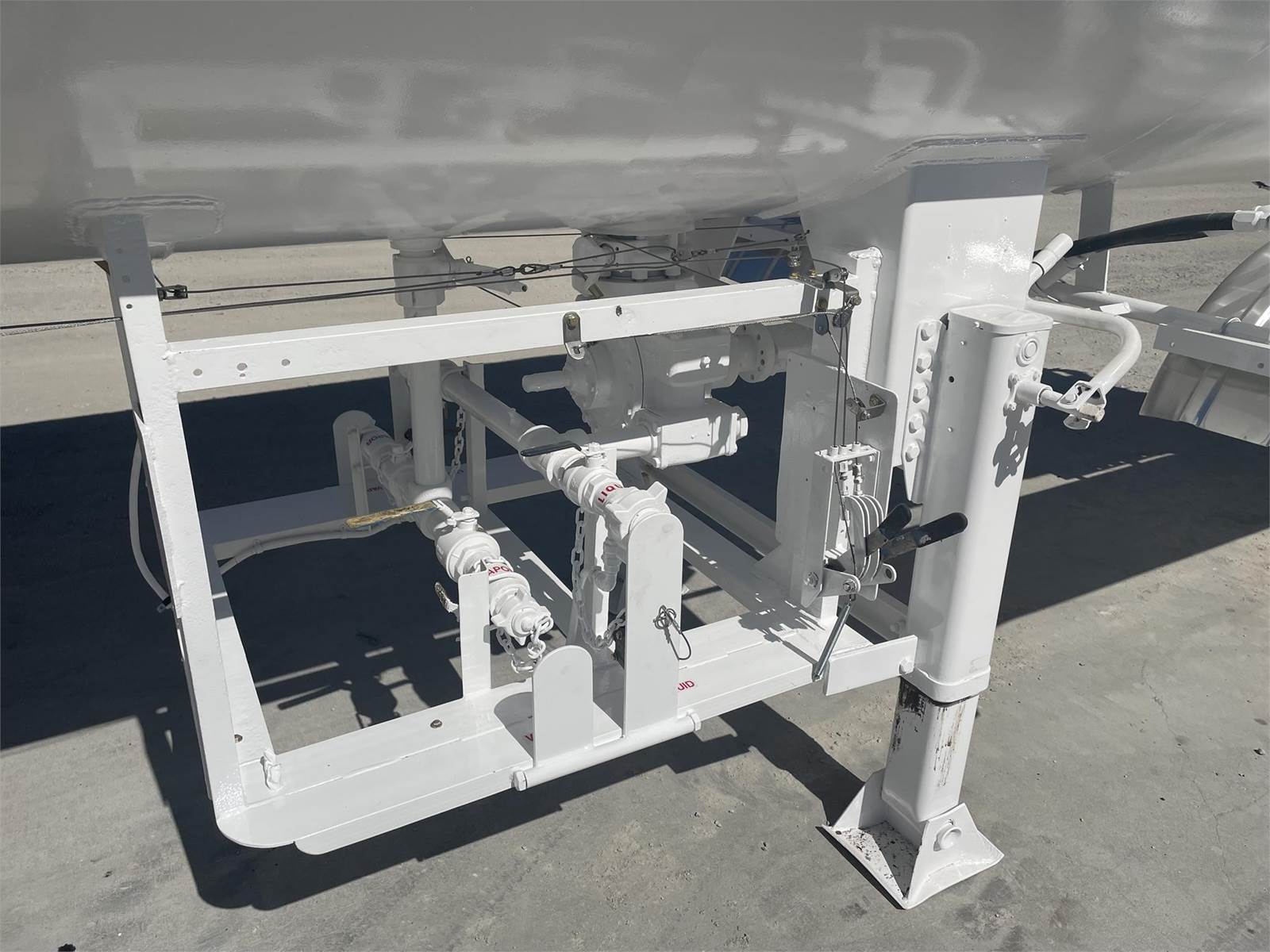 Buy 11600 Gallon Industrial Gas Tank Trailer Online MC-331 LPG LIQUID TANKER IN STOCK 10 Buy 11600 Gallon Industrial Gas Tank Trailer Online MC-331 LPG LIQUID TANKER IN STOCK - Image 10